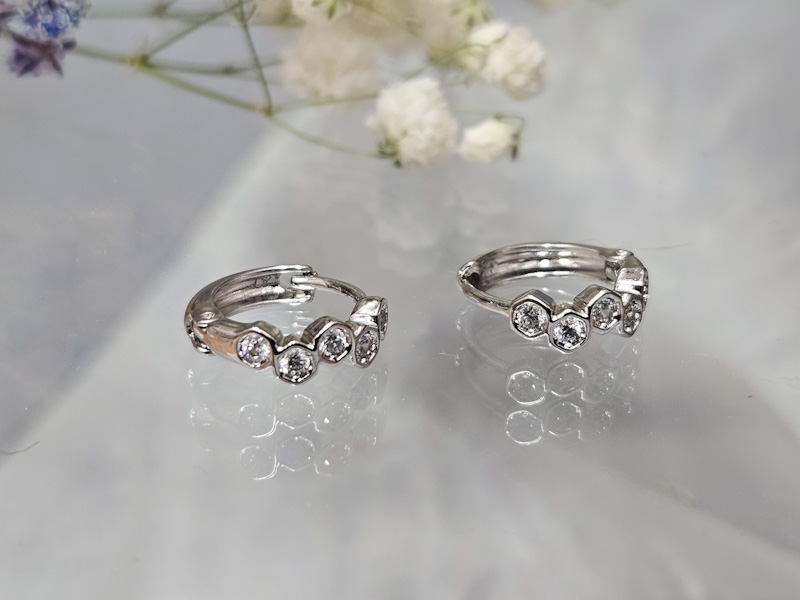 Серьги 2249026600094: цена 275 рублей.