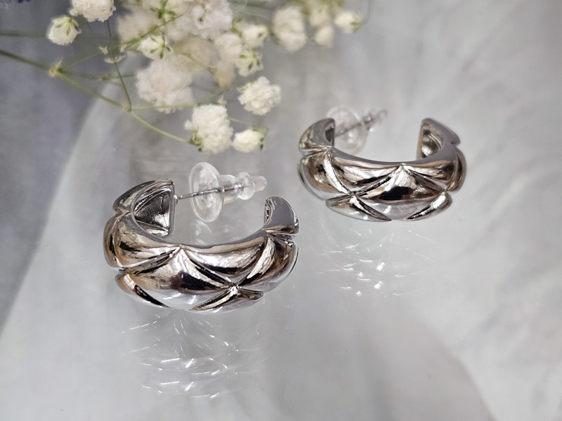 Серьги 2248026600158: цена 380 рублей.