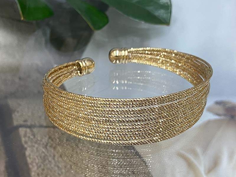 Браслет 1197006500104: цена 410 рублей.